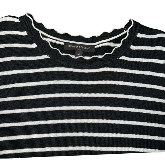 Striped black and white sweater scalloped neck size medium - Picture 3 of 6